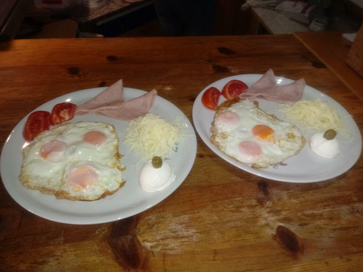 Caffe Pizzeria I Apartmani Bona Fides Nm Nova Varoš Dış mekan fotoğraf